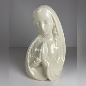 Vintage ceramic praying Mother Mary figurine